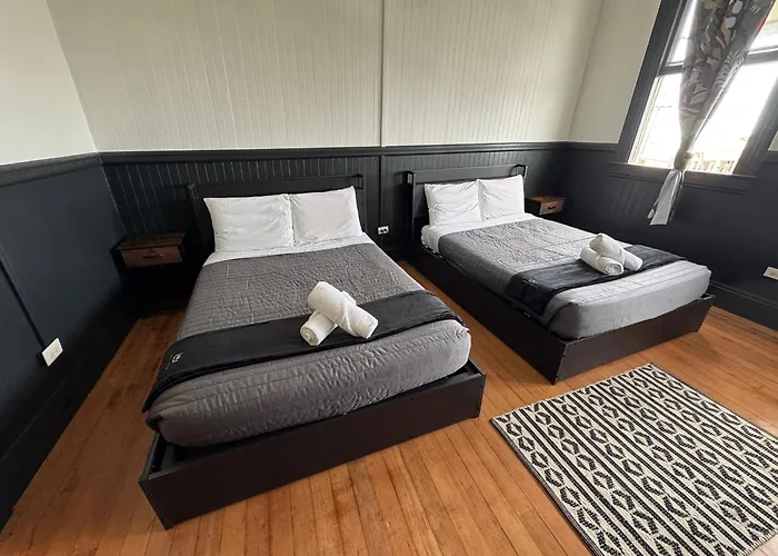 Howzit Hostels Hawaii